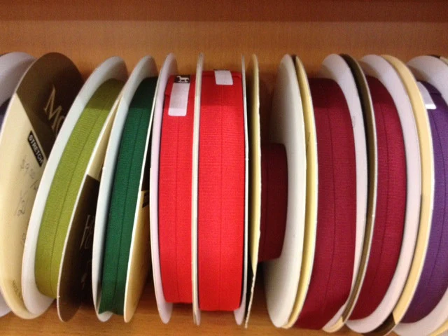 18mm Stretch Fold-Over Binding - Chartreuse - Image 3