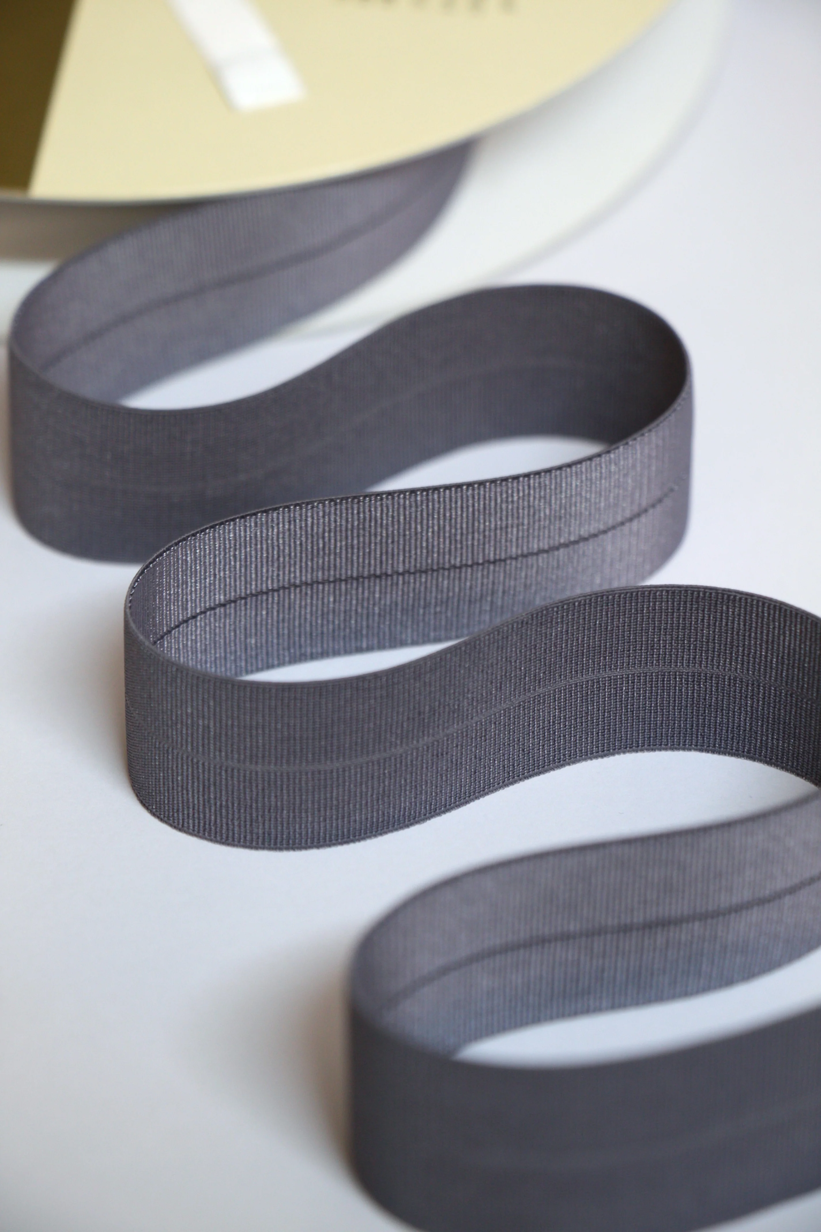 24mm Stretch Fold-Over Binding - Mid Grey - Image 2