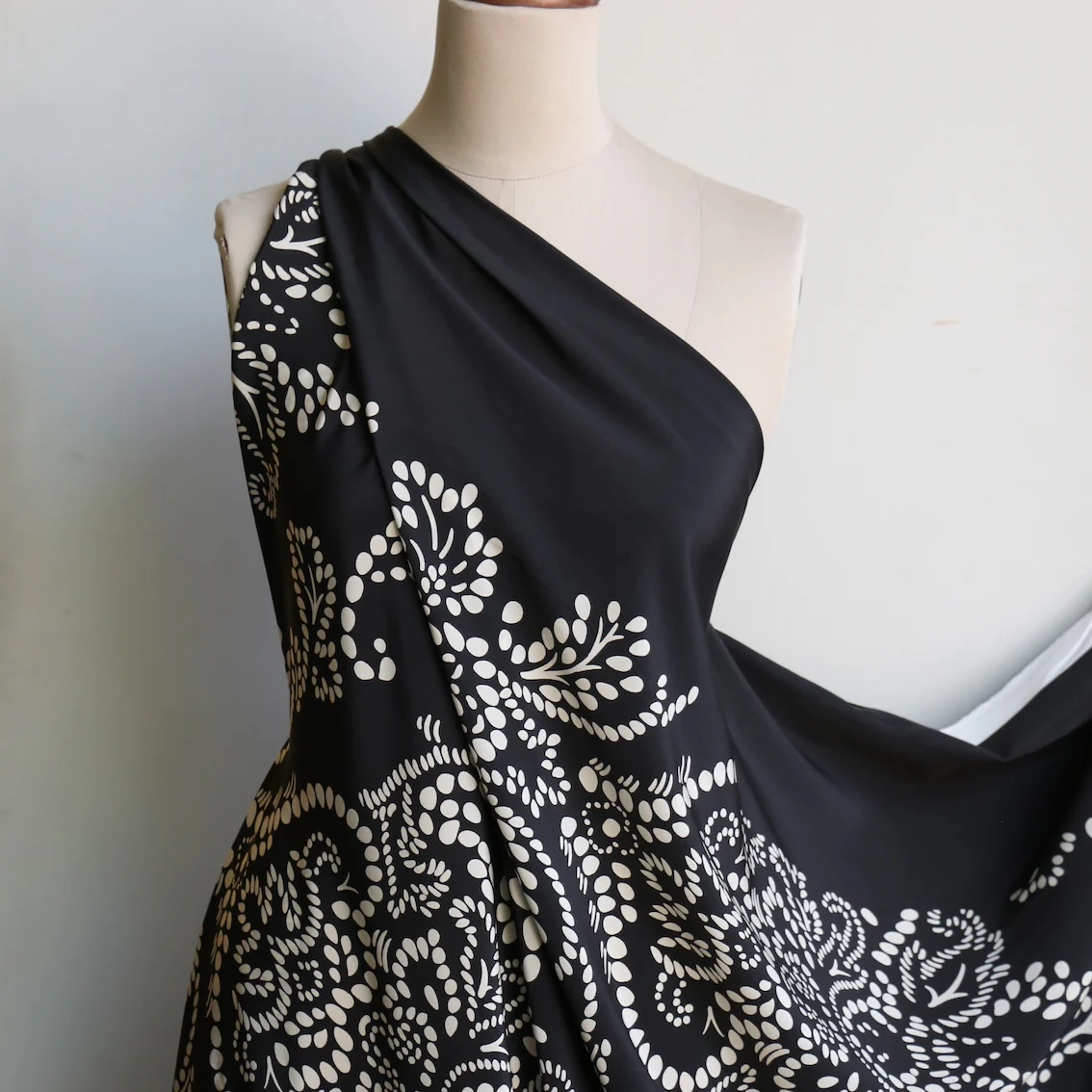 Albero Spot Black Silk Crepe De Chine - Image 5