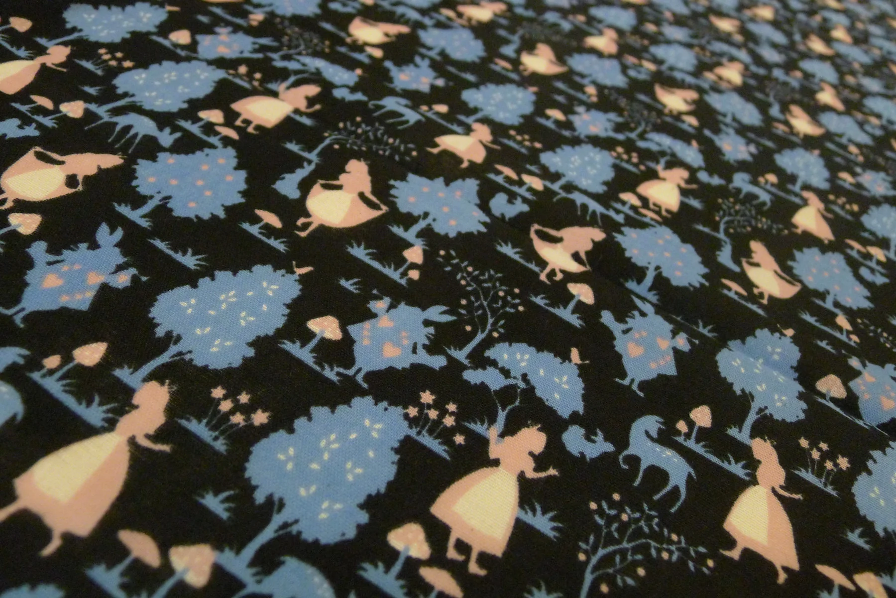 Alice in Wonderland Black - Image 2