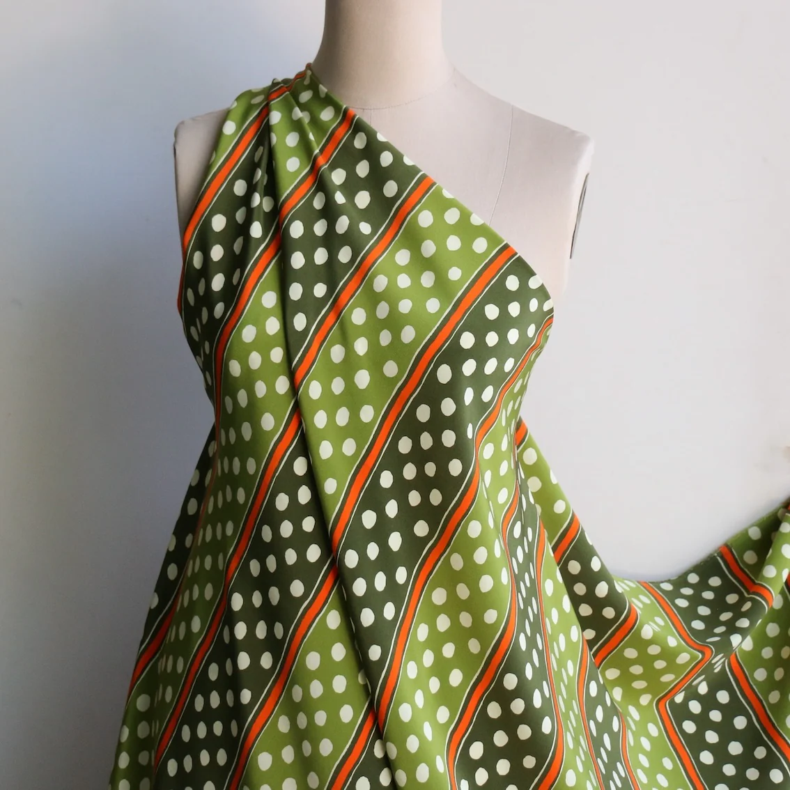 Almondine Spot Silk Crepe De Chine - Image 4
