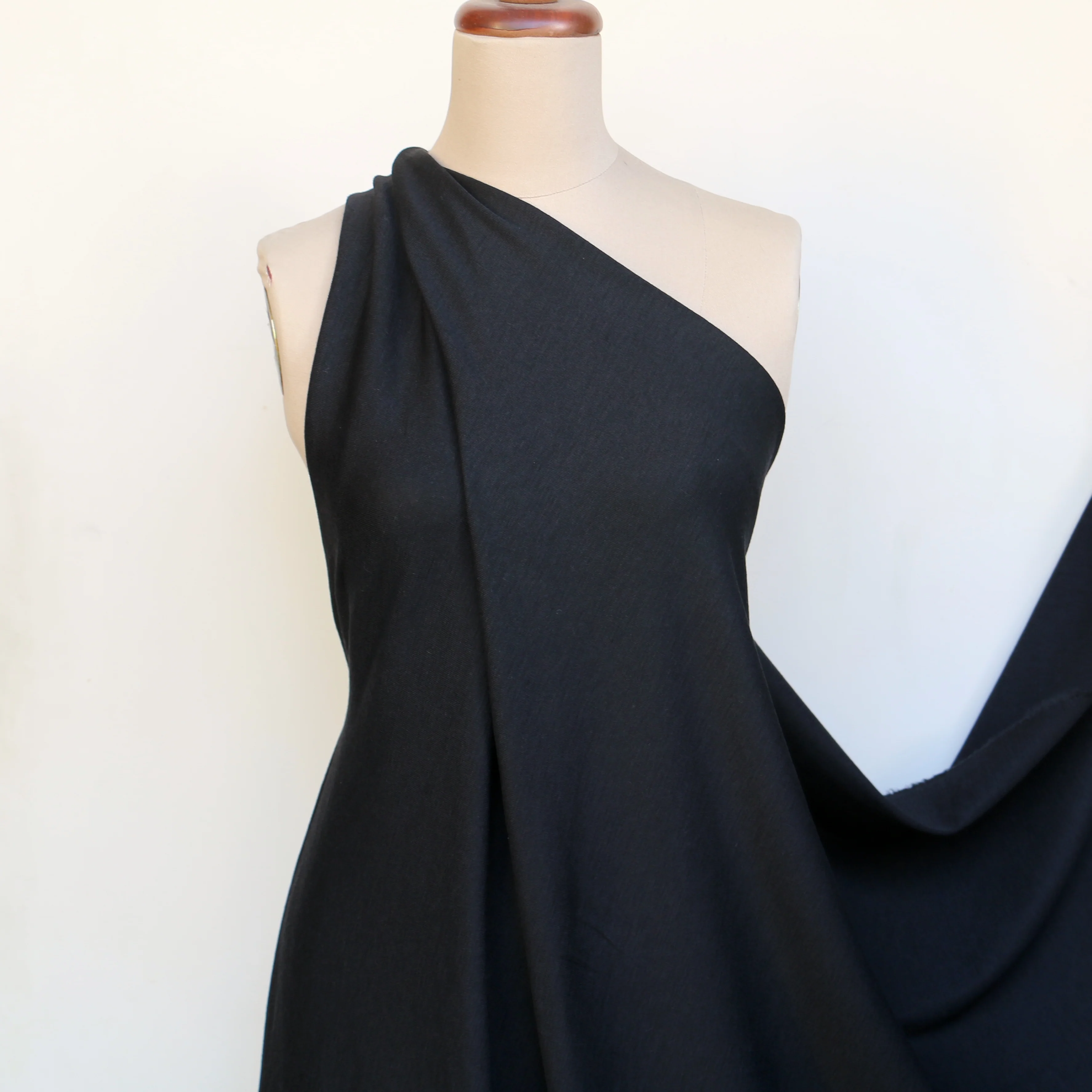 Amira Black - Image 4