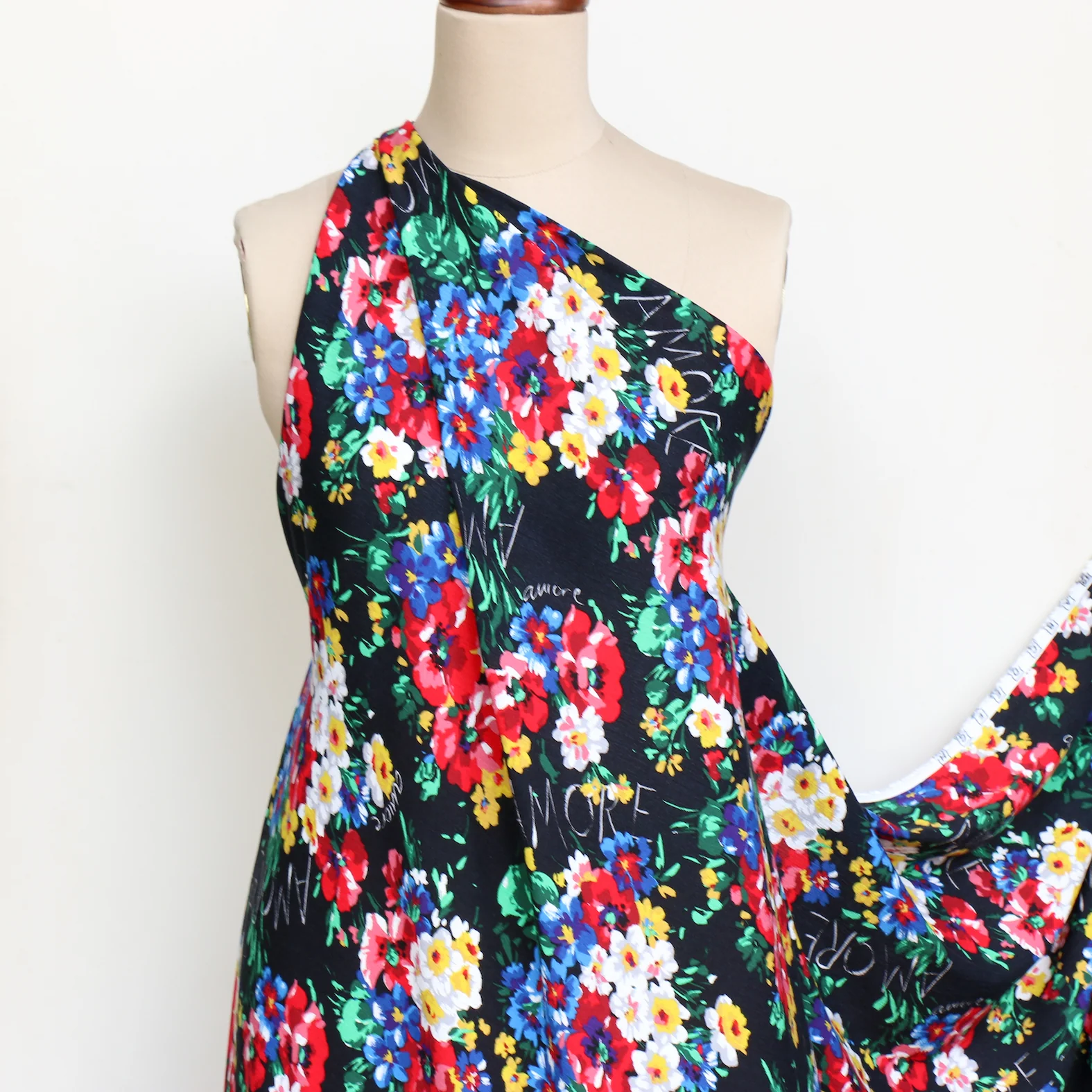 Amore Mio Viscose Crinkle Crepe - Image 5