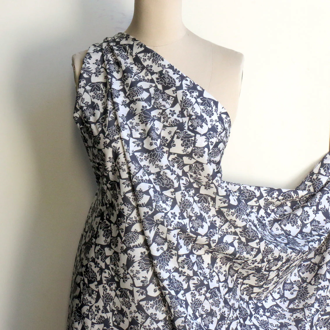 Ancient Chalk/Black - Liberty Tana Lawn™ - Image 4