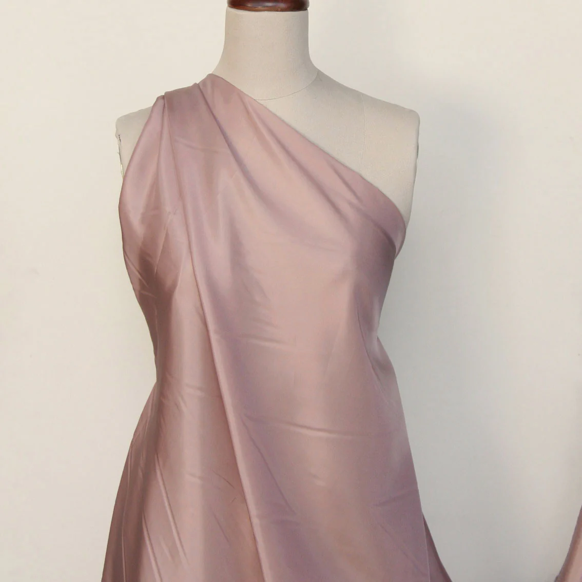 Antique Rayon Lining (120cm wide) - Image 3