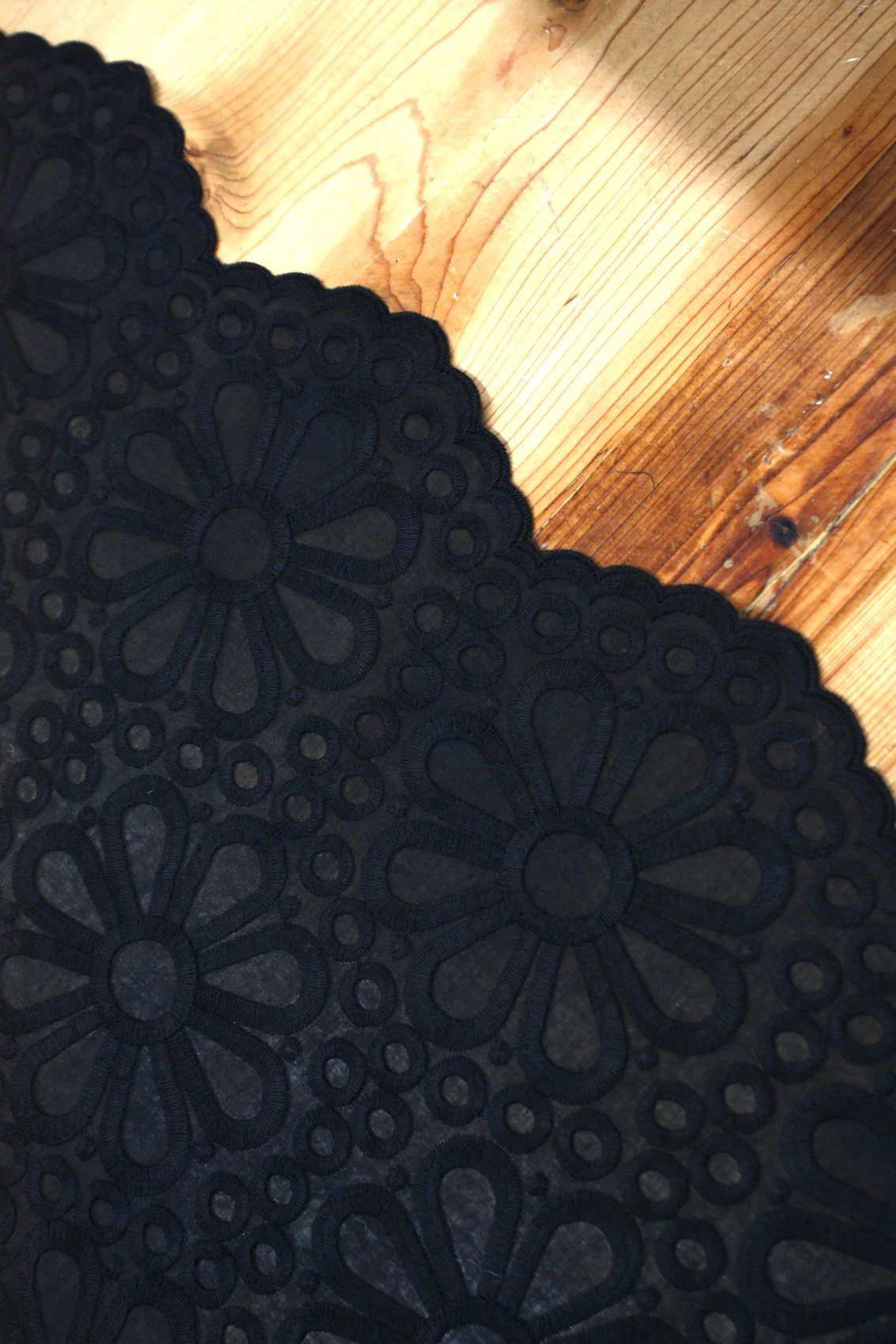 Big Black Daisy - Image 2