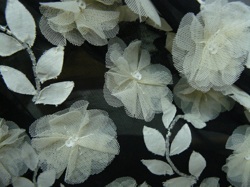 Black/Cream Tulle Flower - Image 3