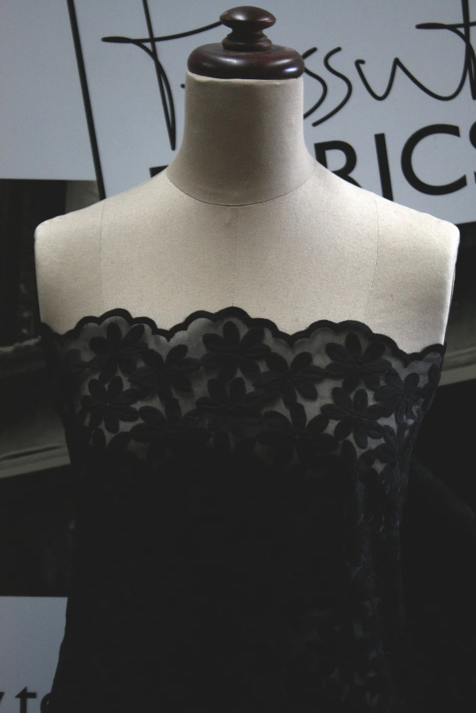 Black Daisy - Image 5