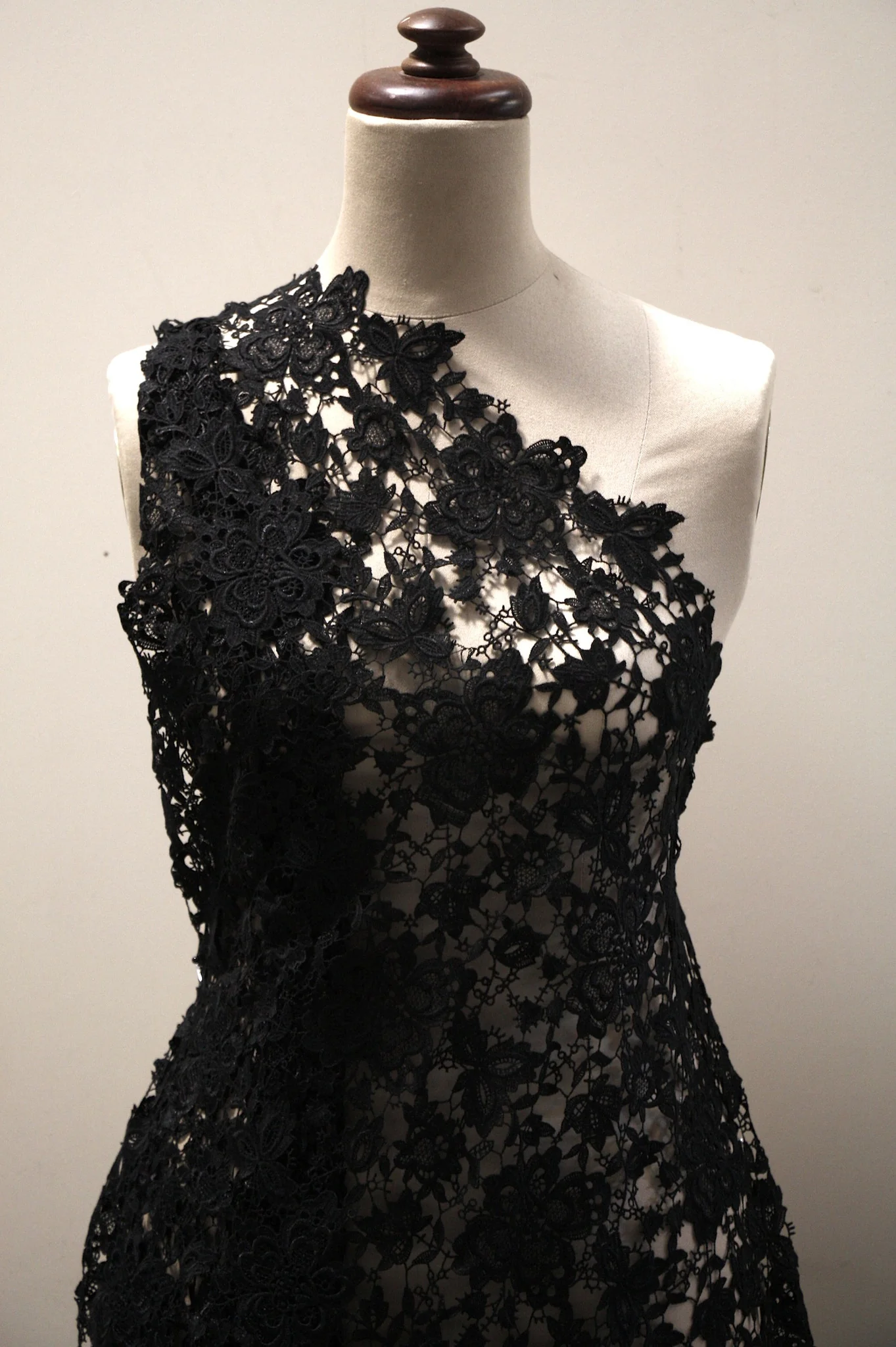Black Giselle Guipure Lace - Image 5