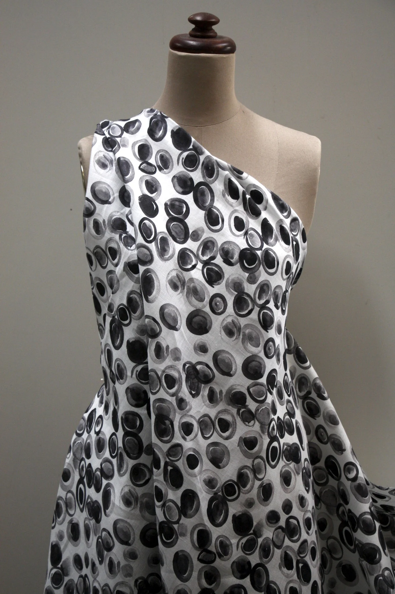 Black Jelly Spot - Printed Linen - Image 5