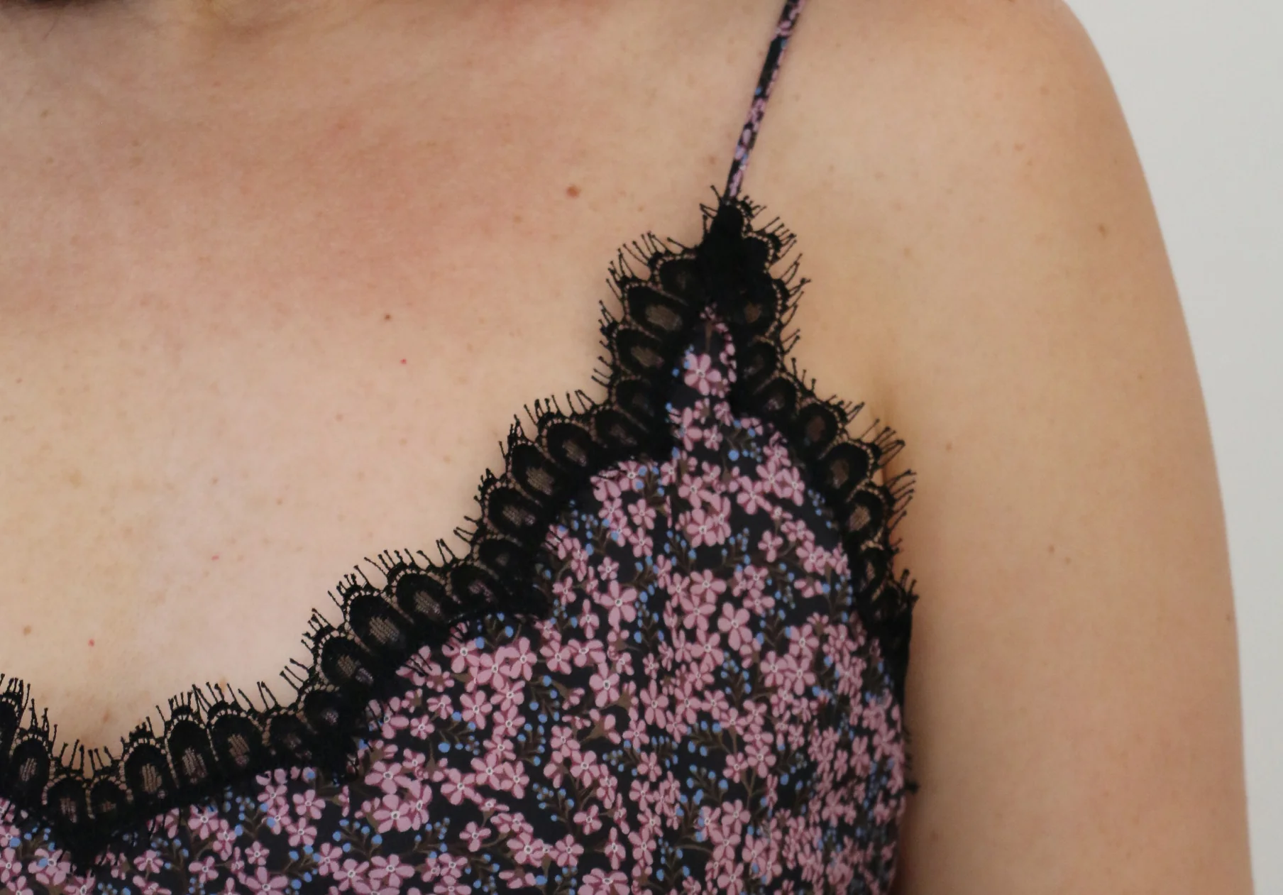 Scalloped Black Lace Trim - Image 6
