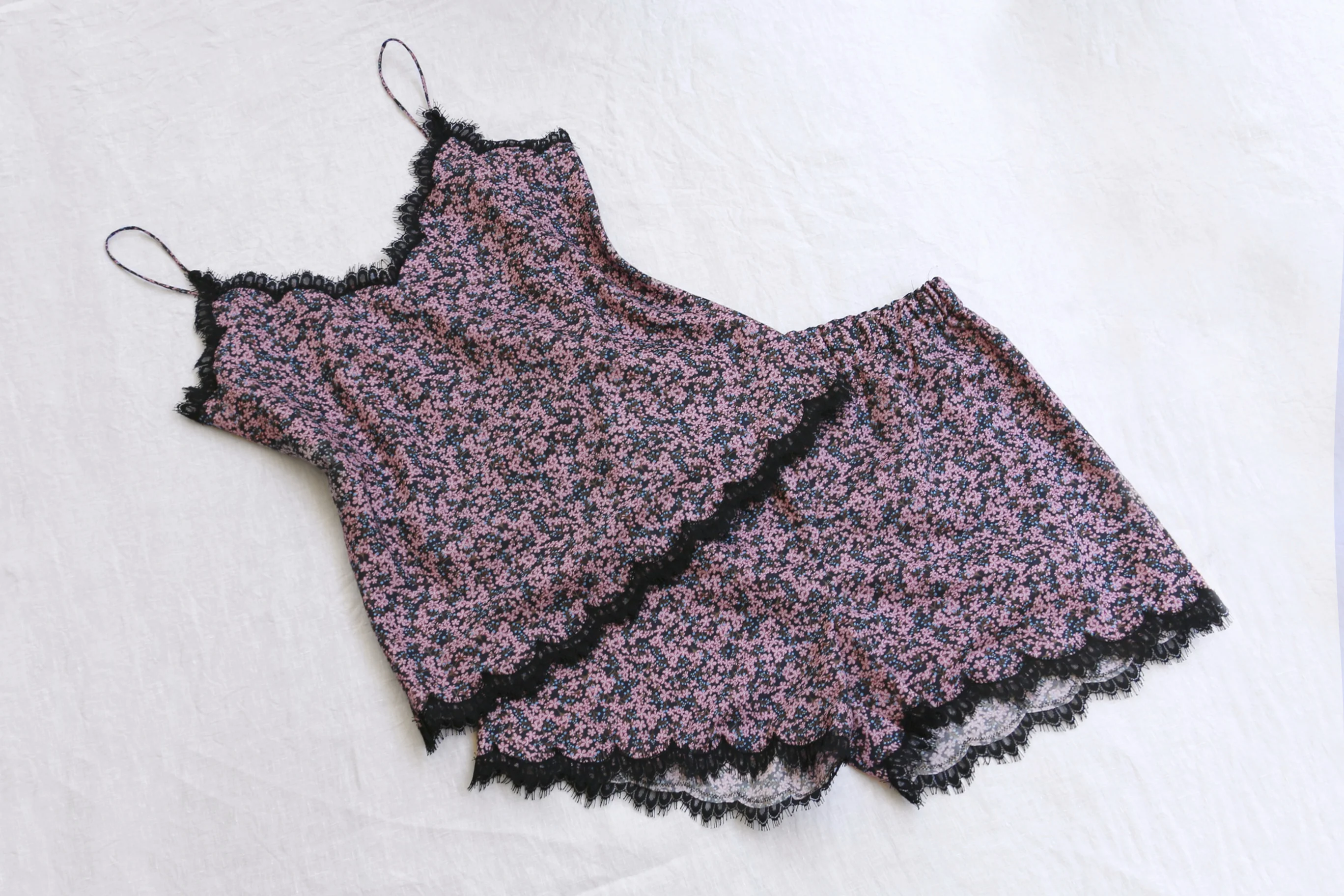 Scalloped Black Lace Trim - Image 8