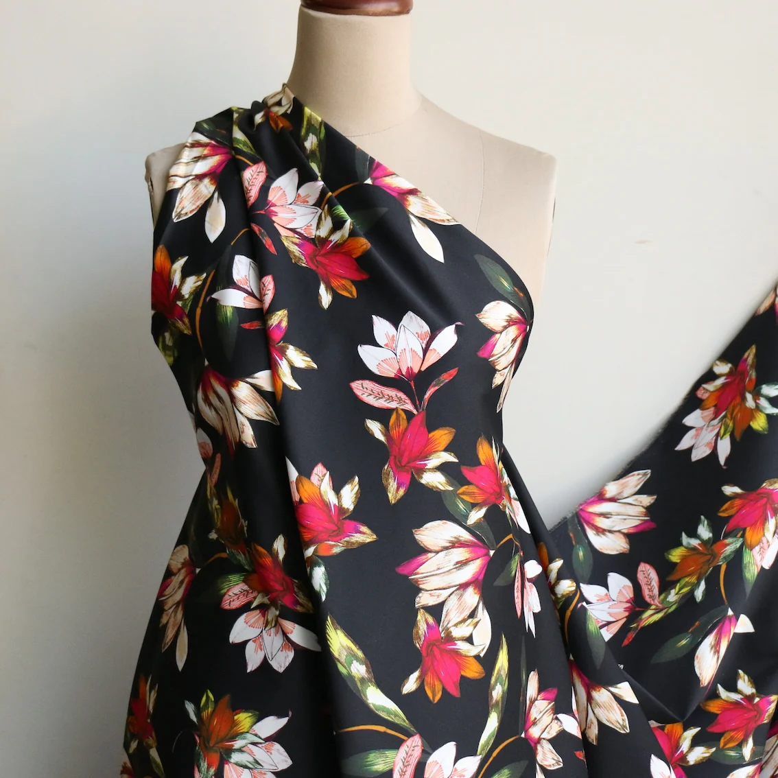Black Magnolia Stretch Cotton - Image 5