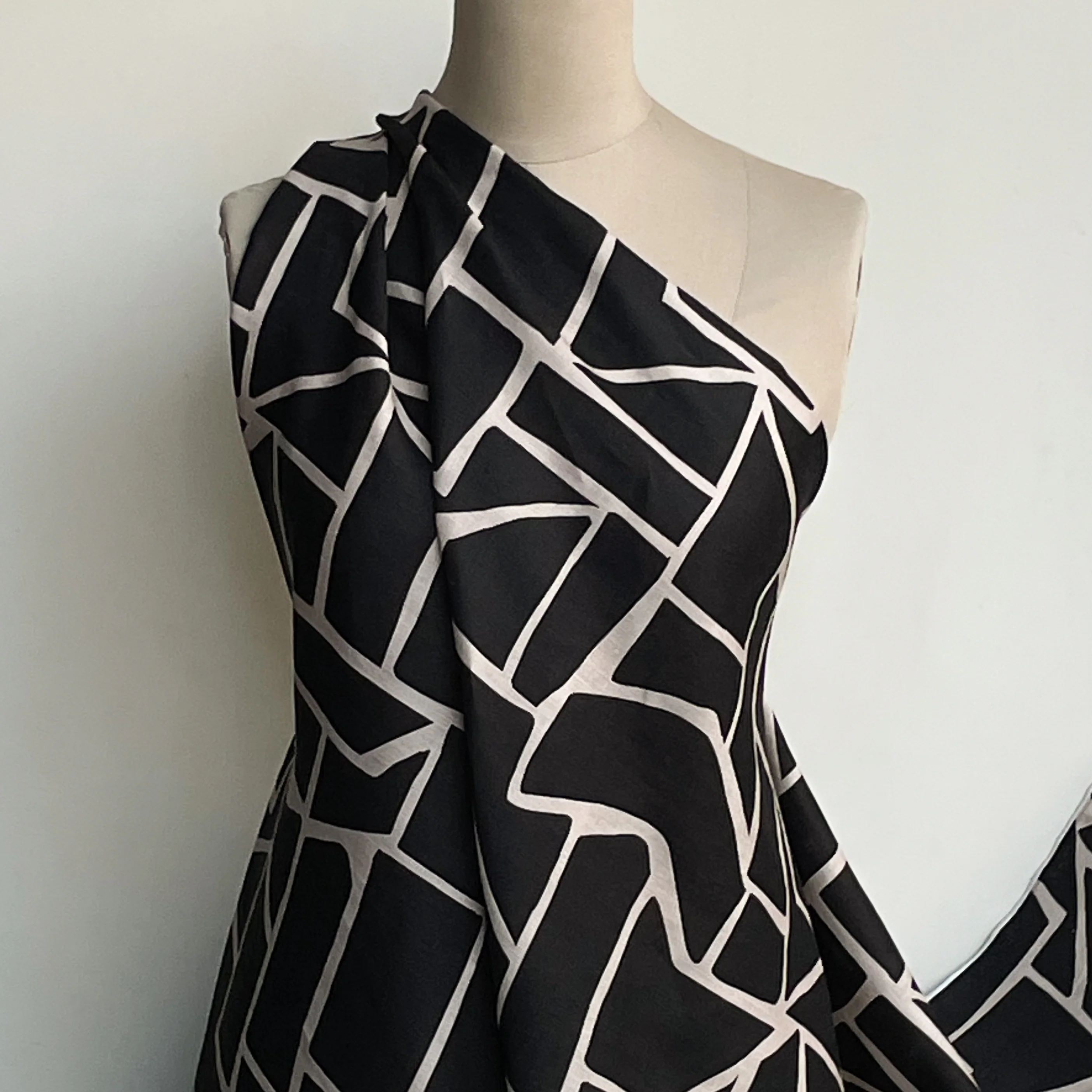 Black Mosaic Printed Linen - Image 4
