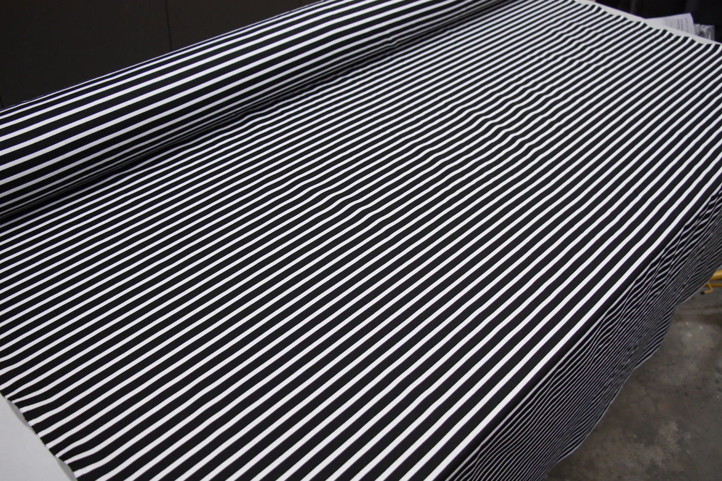 Black On White Ponti - Image 4