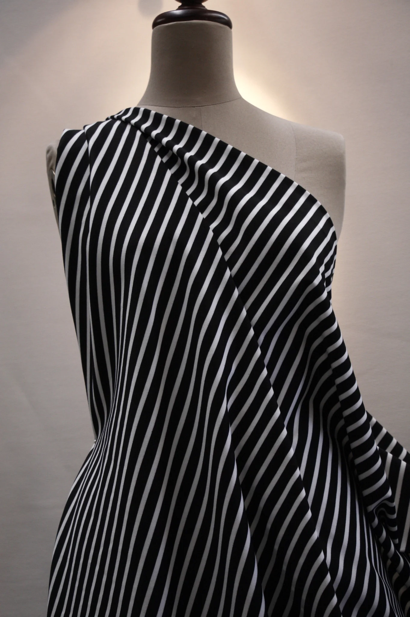 Black On White Ponti - Image 5