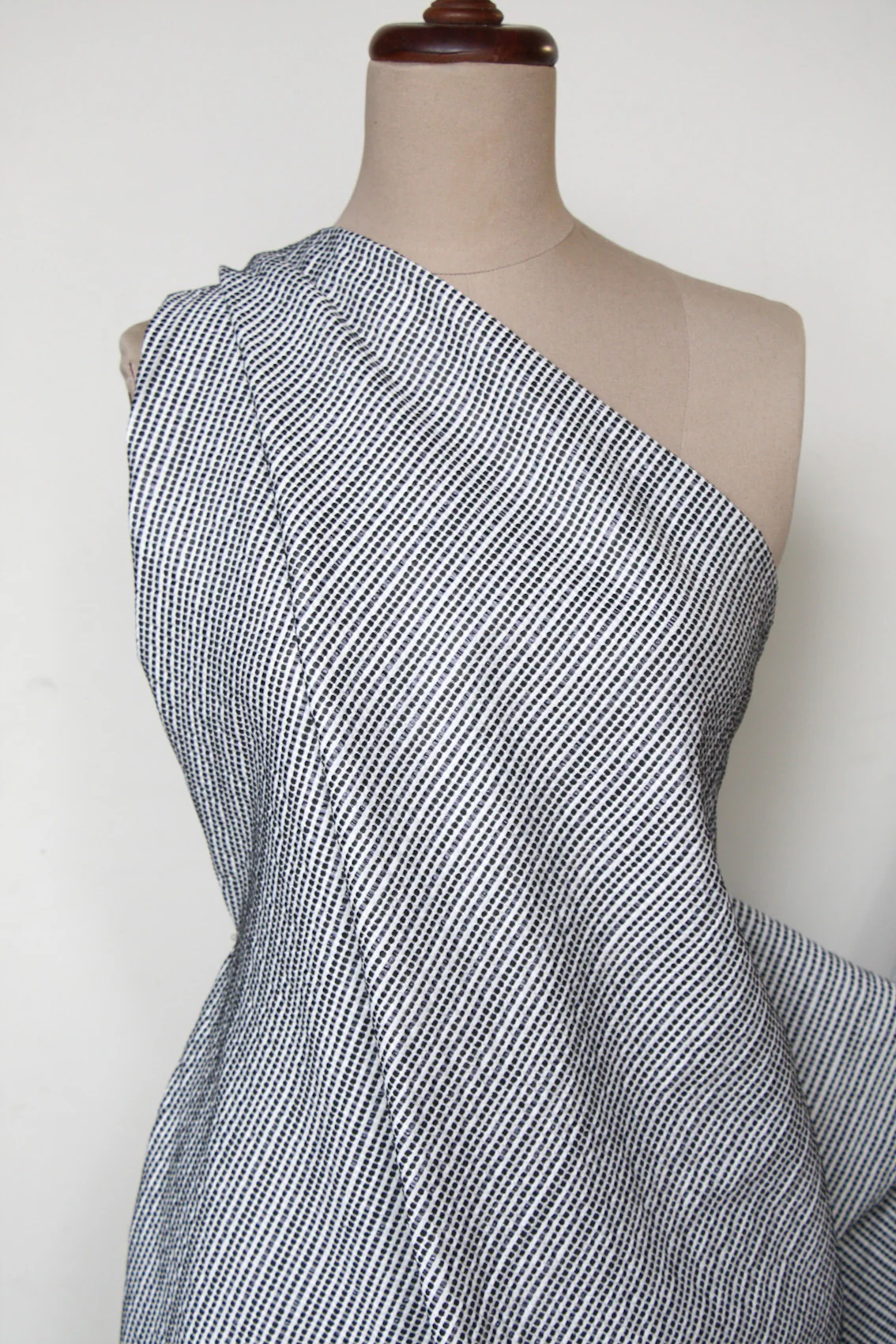 Black On White Raffia - Image 5