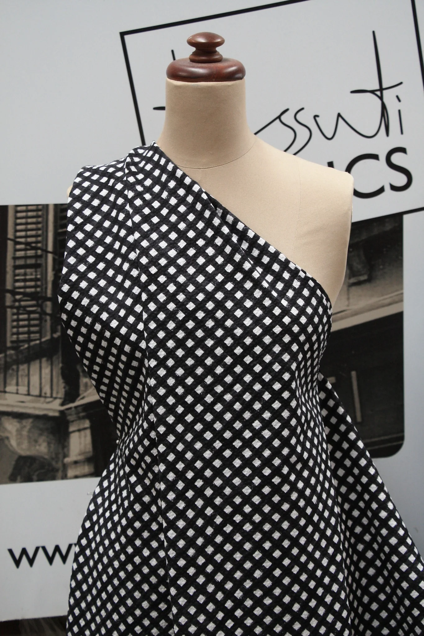 Black Ripple Square - Image 5