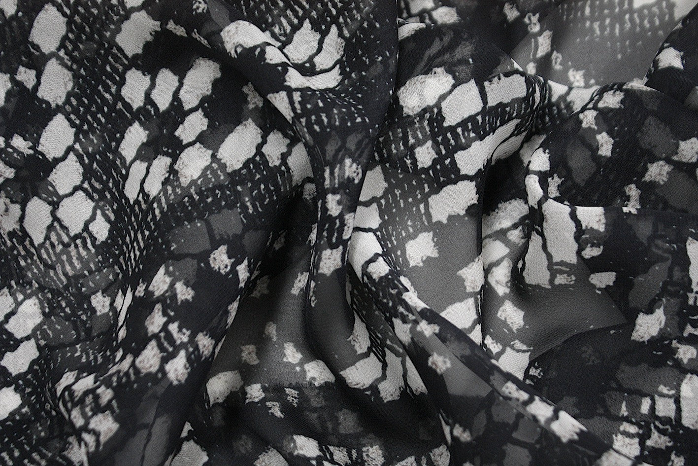 Black The Wall - Image 2