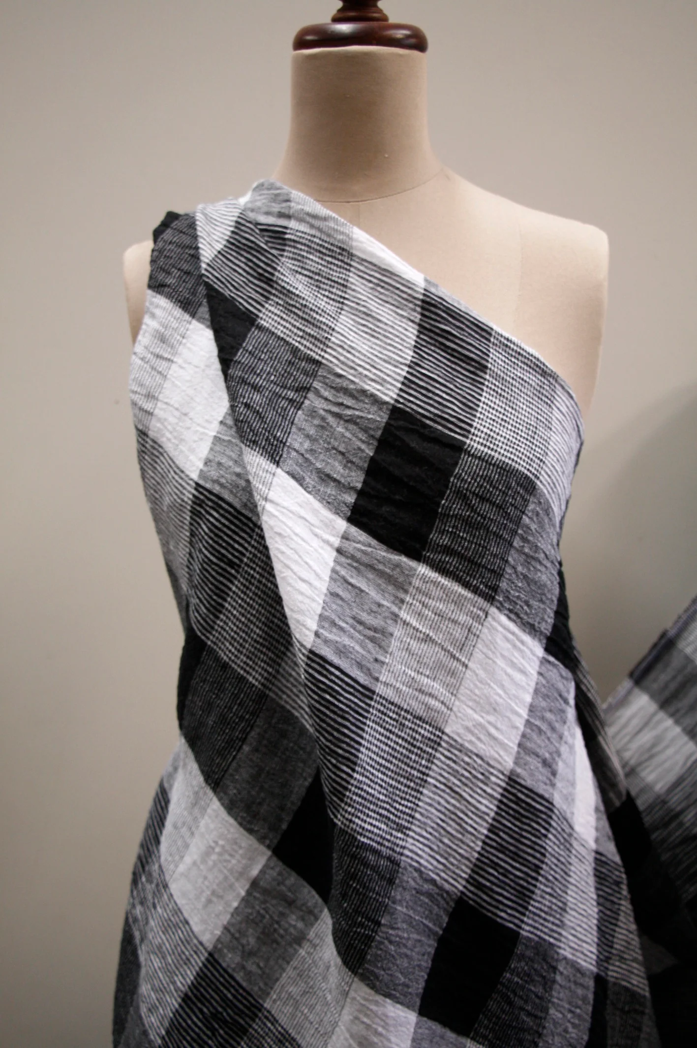 Black White & Grey Crinkle Linen - Image 5