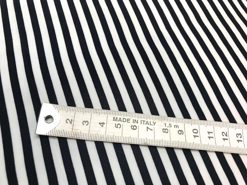 Black & White Liner - Image 3