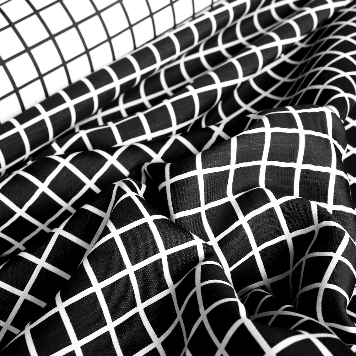 Blackout Grid Jacquard - Image 3