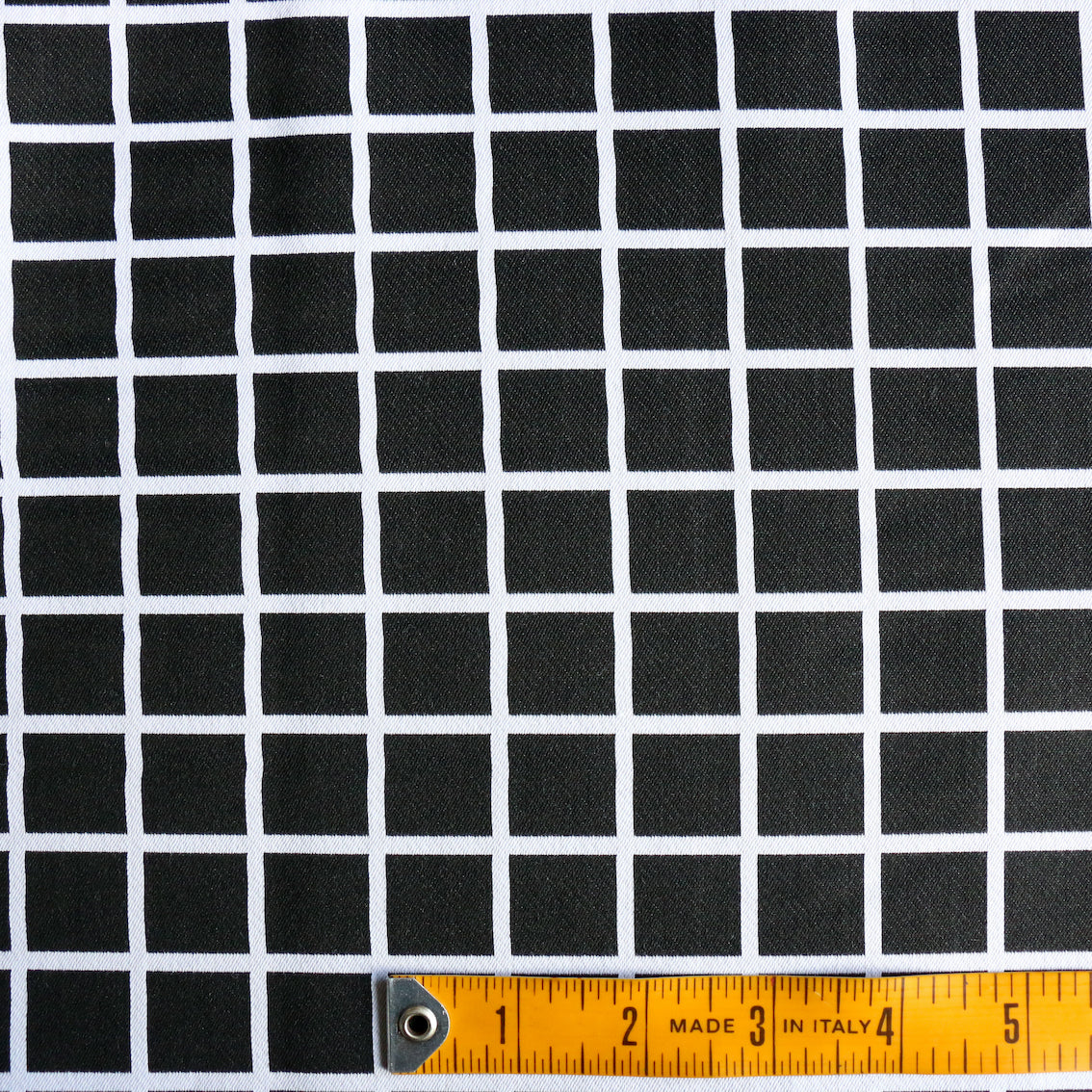 Blackout Grid Jacquard - Image 4