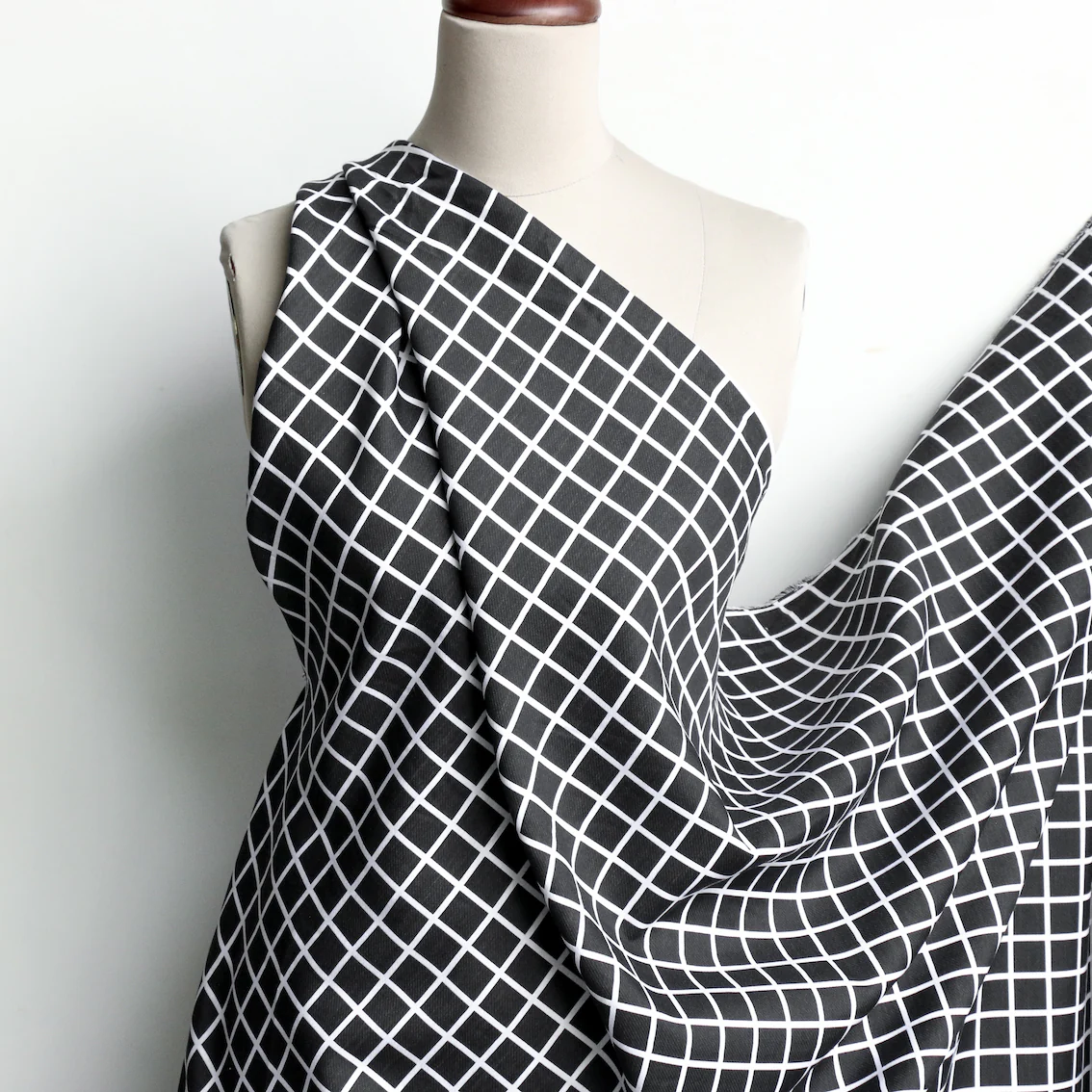 Blackout Grid Jacquard - Image 6
