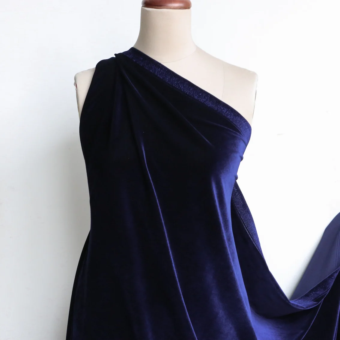 Bowie Midnight Stretch Velvet - Image 4