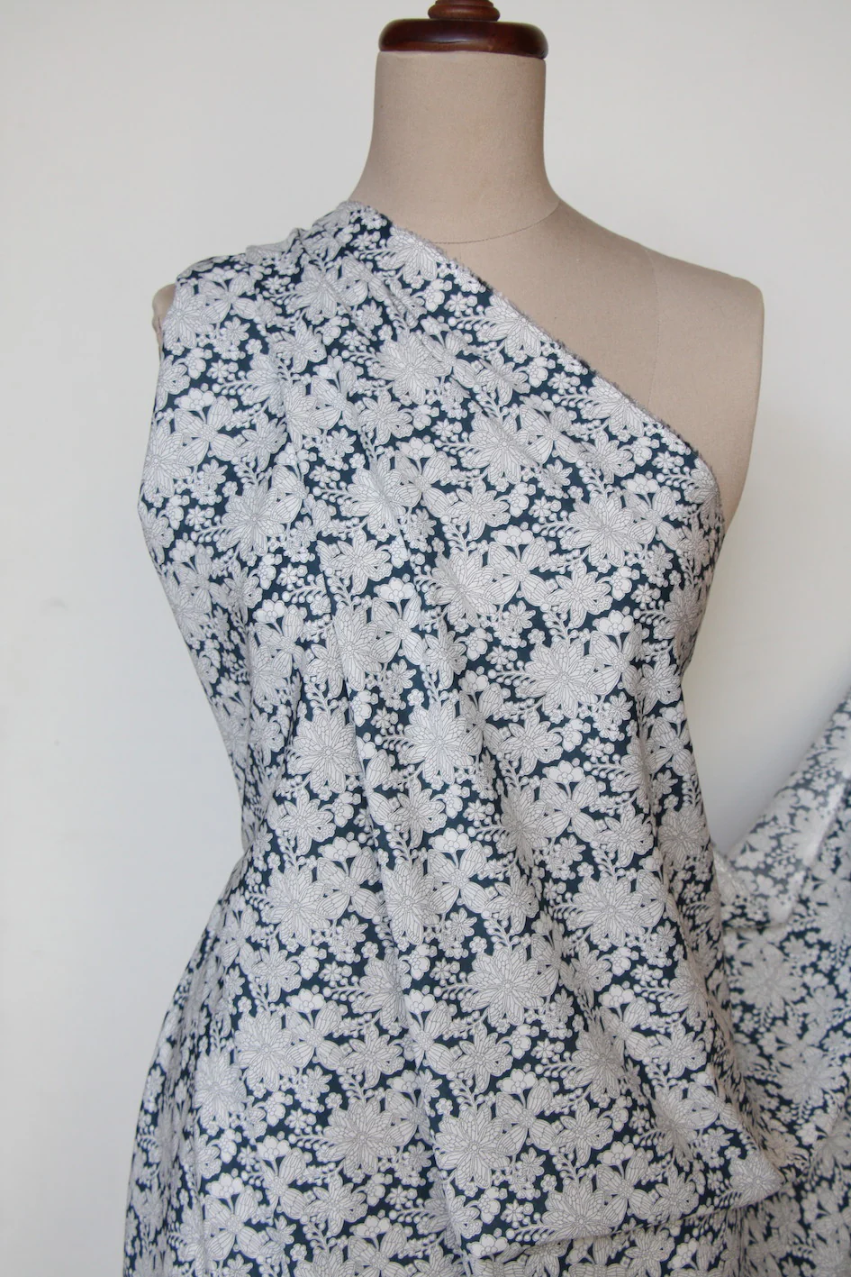 Buzz Blossom Navy Tana Lawn - Liberty Fabrics - Image 5