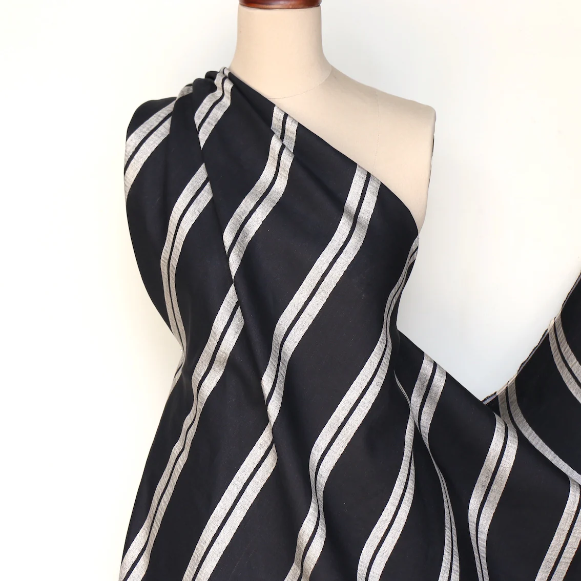 Calabria Stripe Nero Linen - Image 5