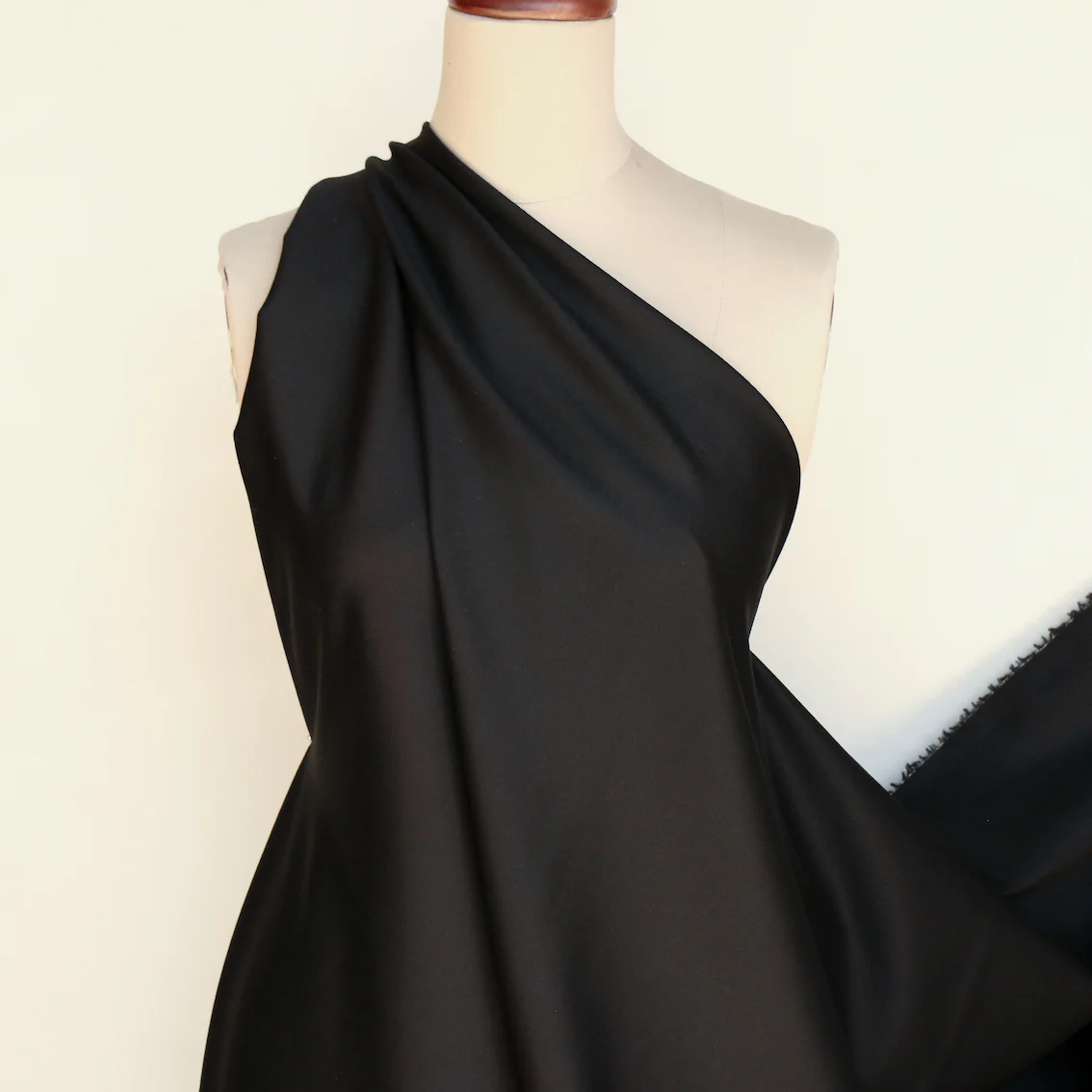 Cantucci Nero Stretch Wool - Image 3