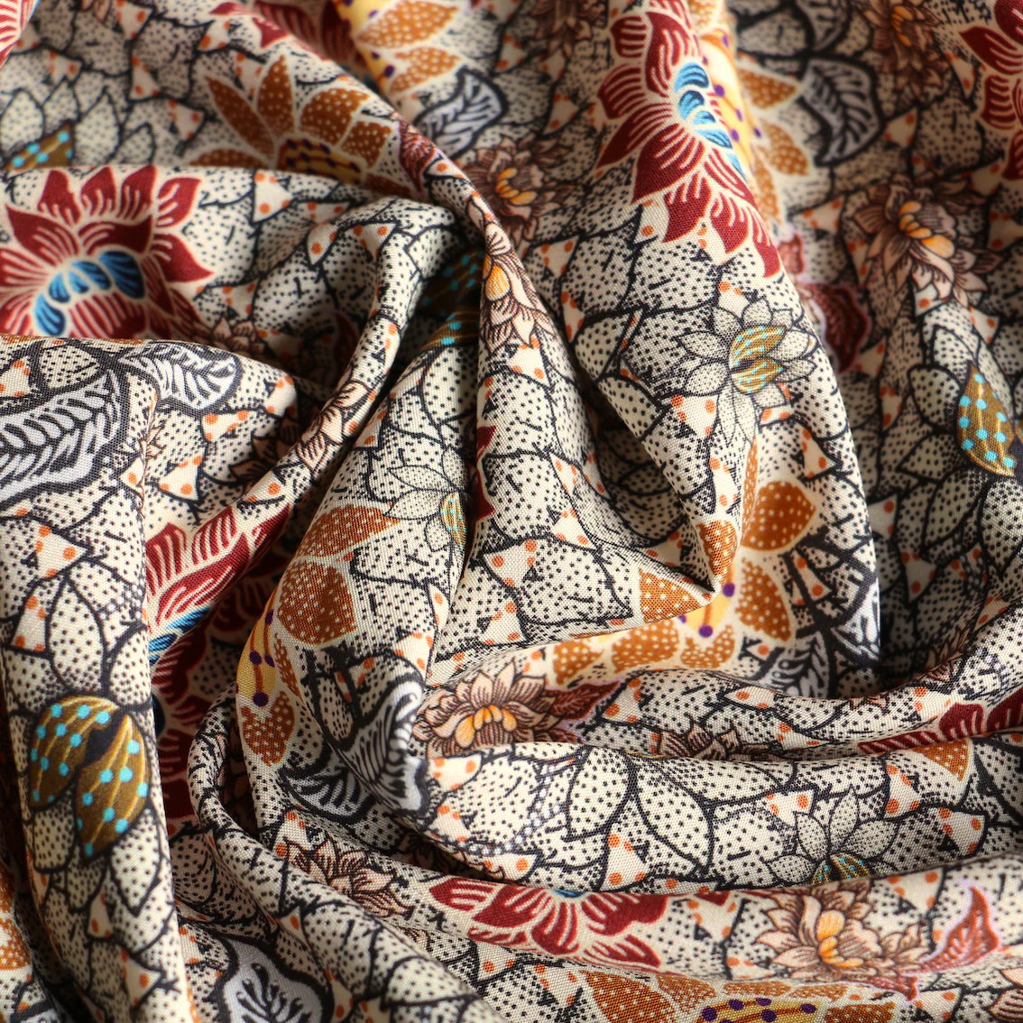 Cassie Cream Viscose Poplin - Image 2