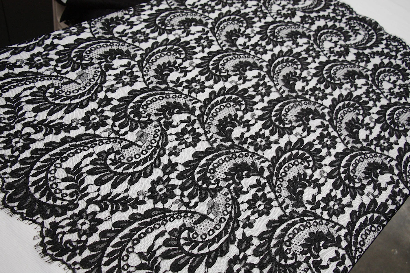 Charbon Dentelle Lace - Image 4