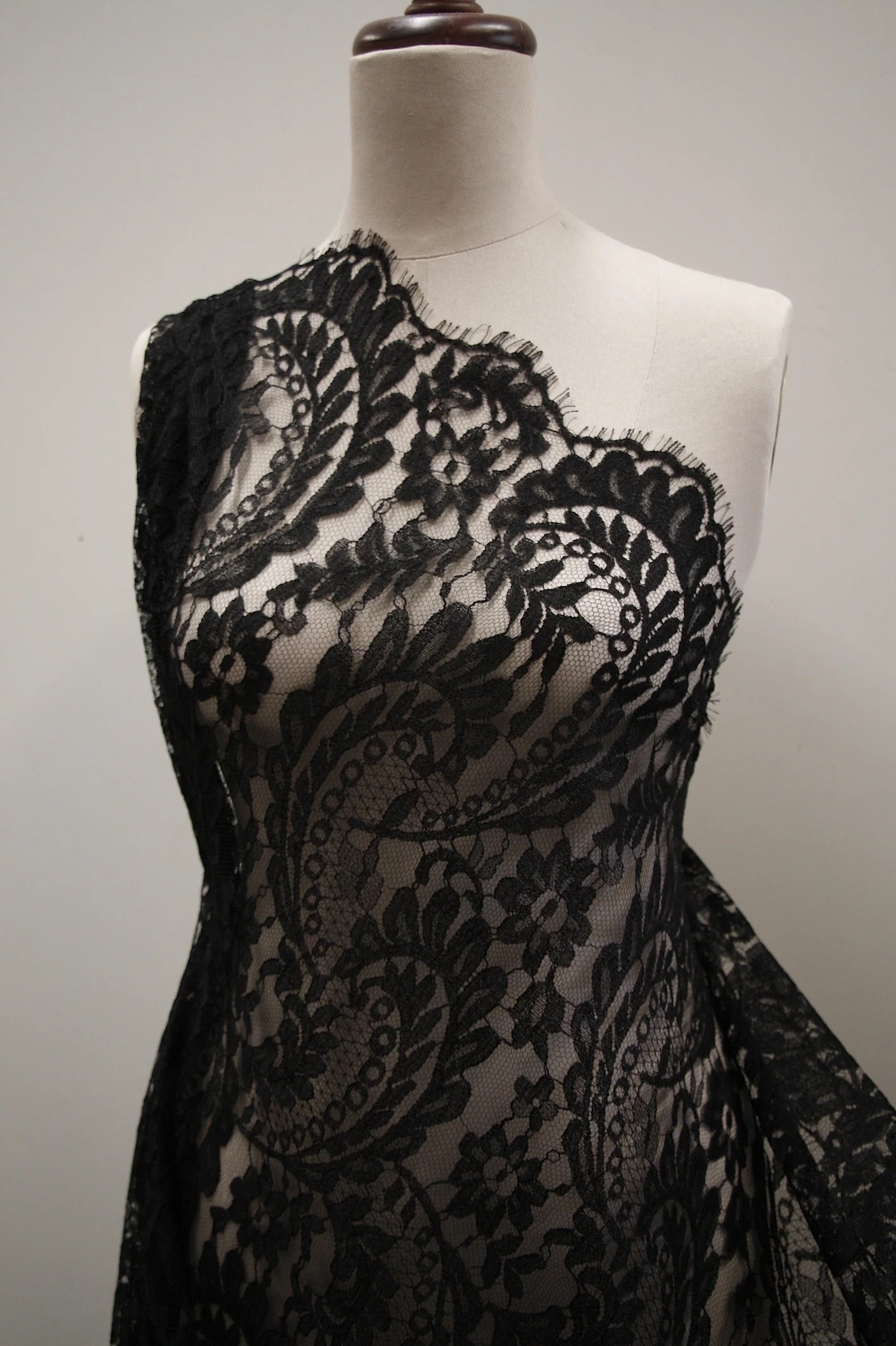 Charbon Dentelle Lace - Image 6