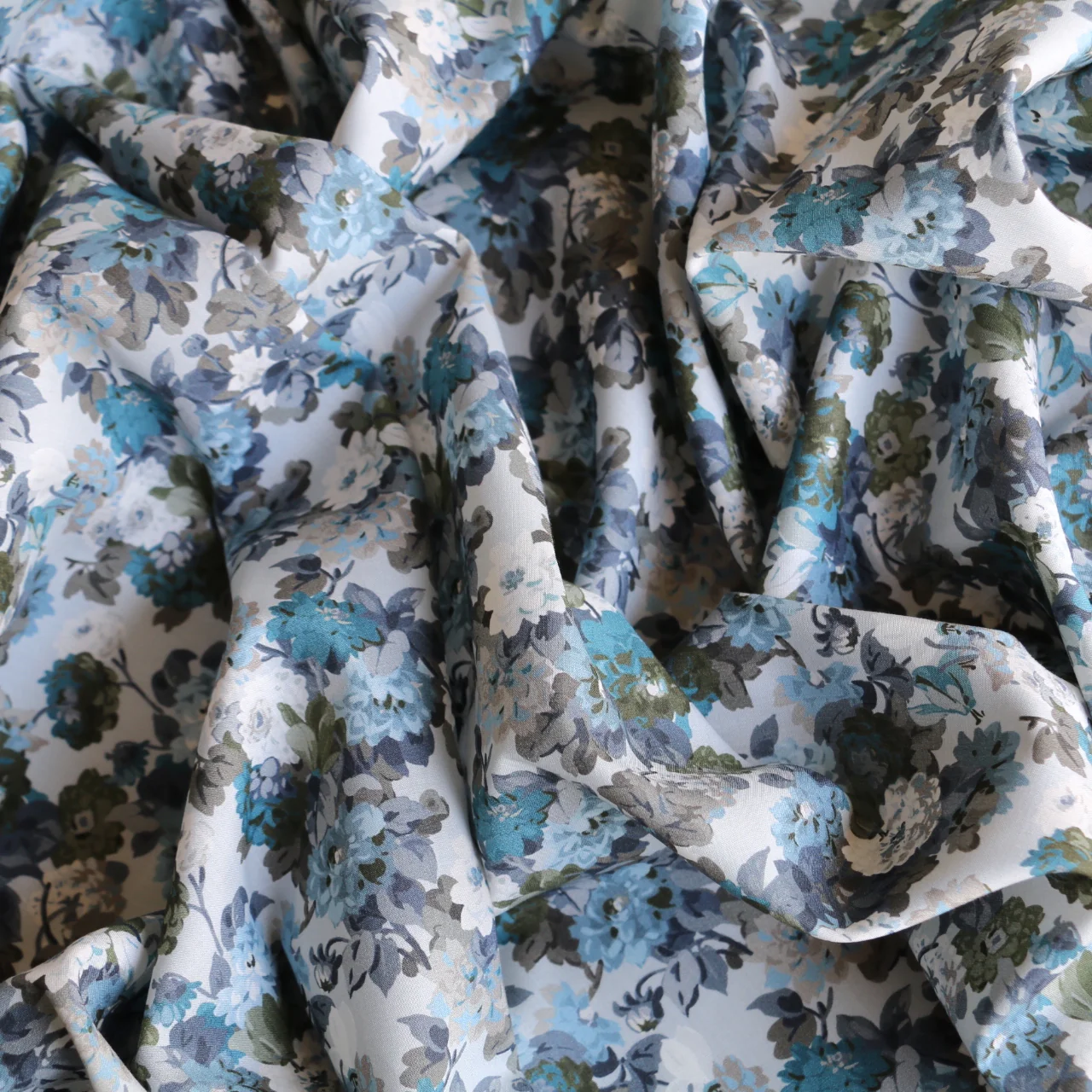 Chatsworth Garden Liberty Tana Lawn™ - Image 2