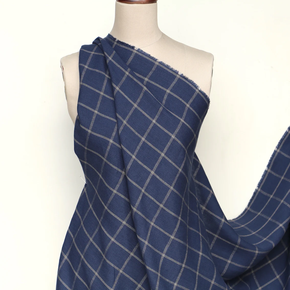 Check On Navy Linen - Image 5