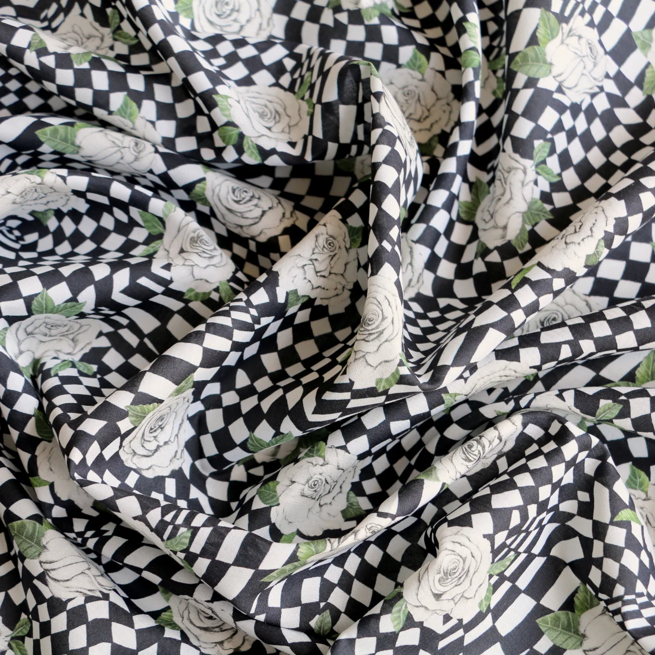 Chequered Rose Liberty Tana Lawn™ - Image 2