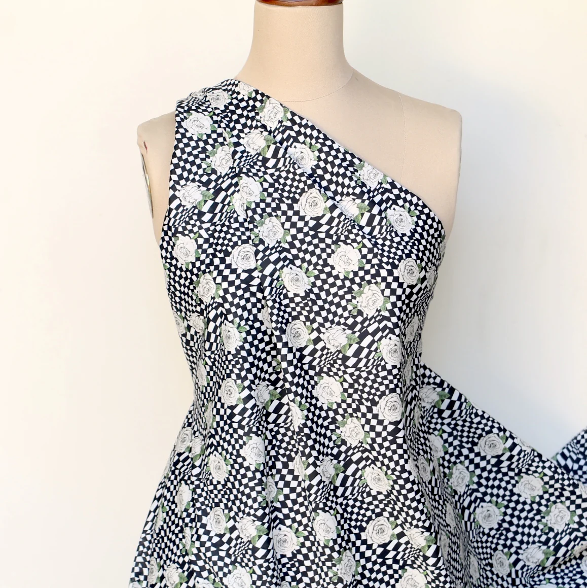 Chequered Rose Liberty Tana Lawn™ - Image 5