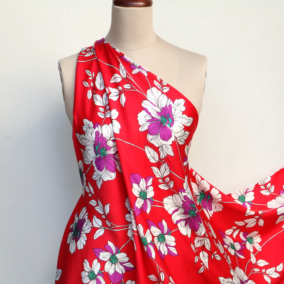 Chilli Blooms Viscose Poplin Sateen - Image 6
