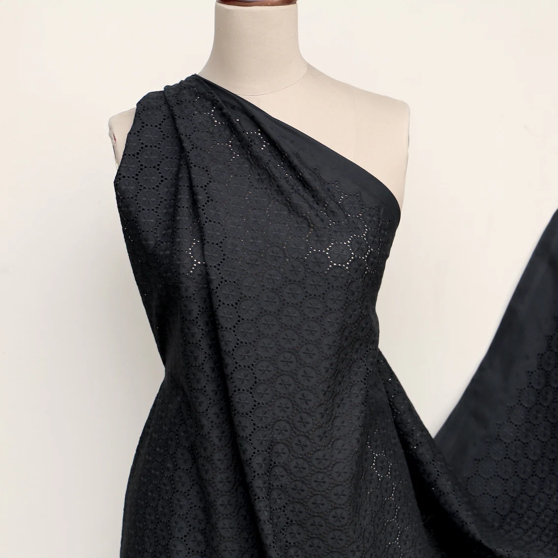 Circled Fiore Black - Image 5