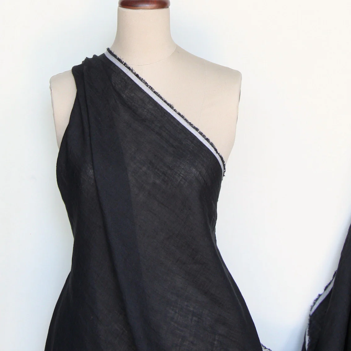 City Black Linen Gauze - Image 4