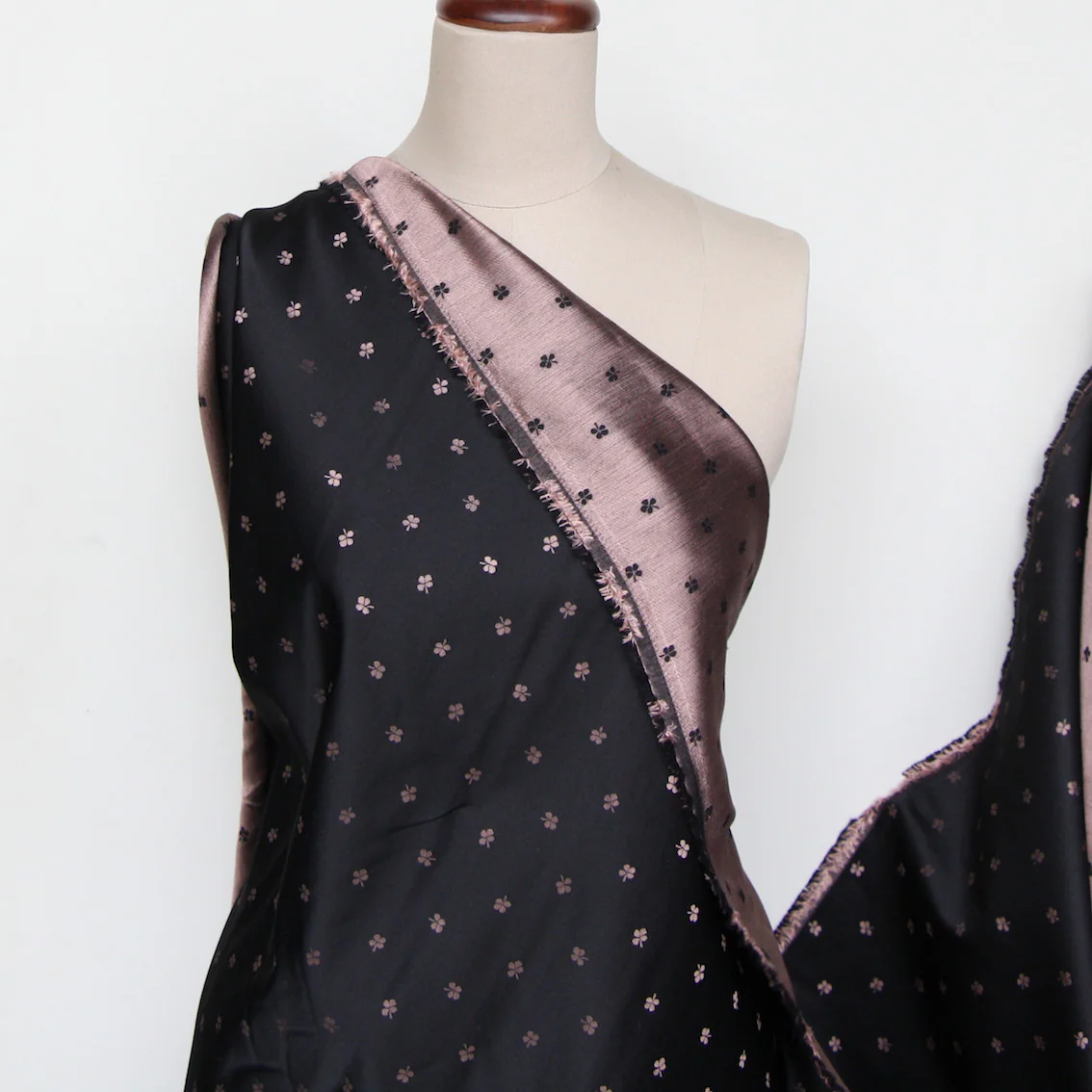 Clover Jacquard Double Sided - Image 5