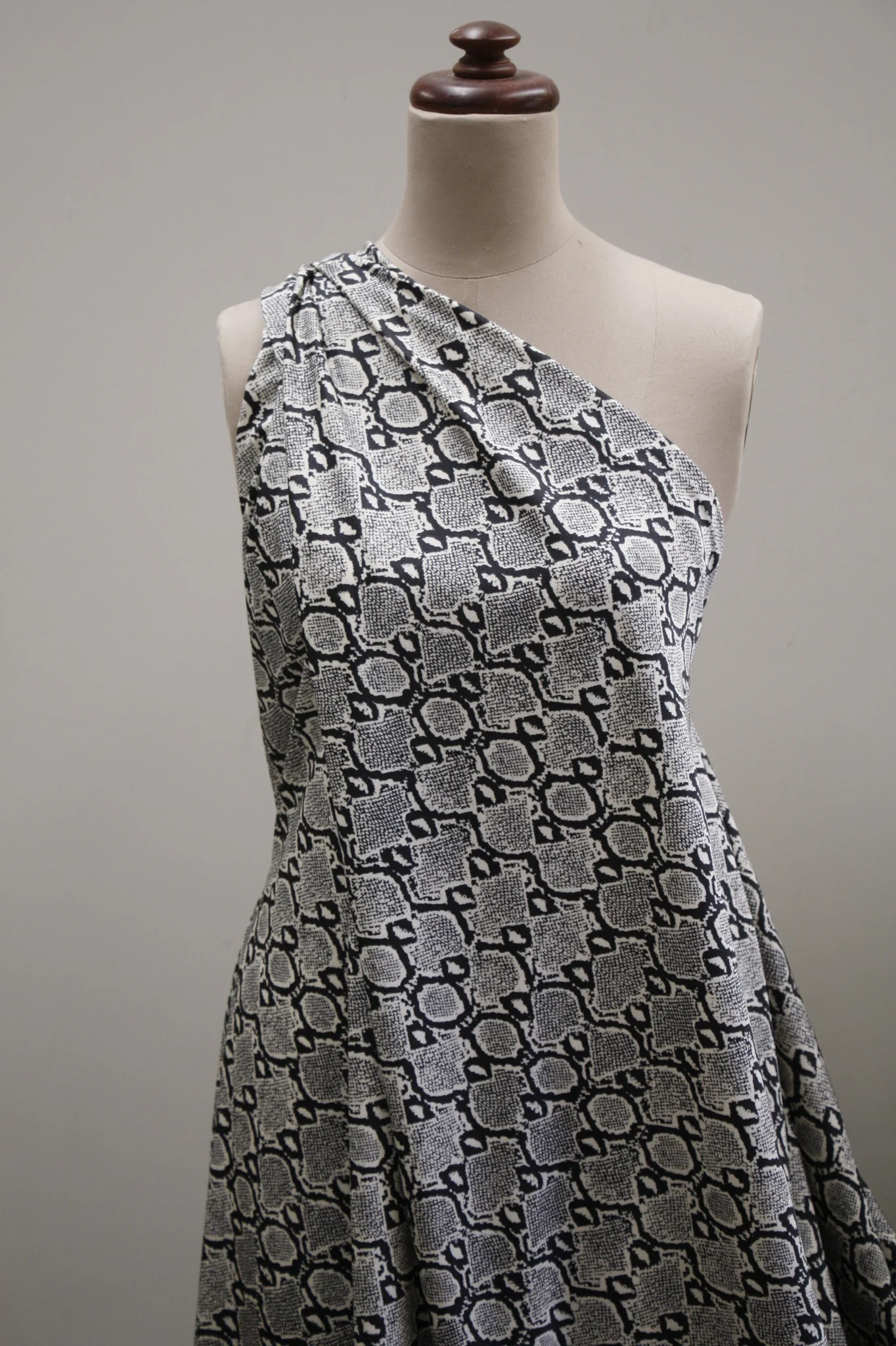 Cobra Stretch - Swimwear Fabric - Image 5