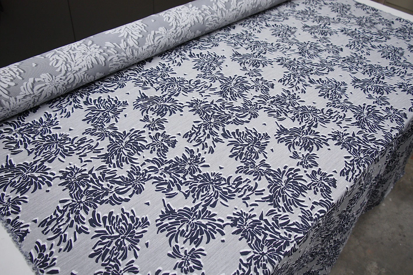 Colourless Fireworks Jacquard - Image 4