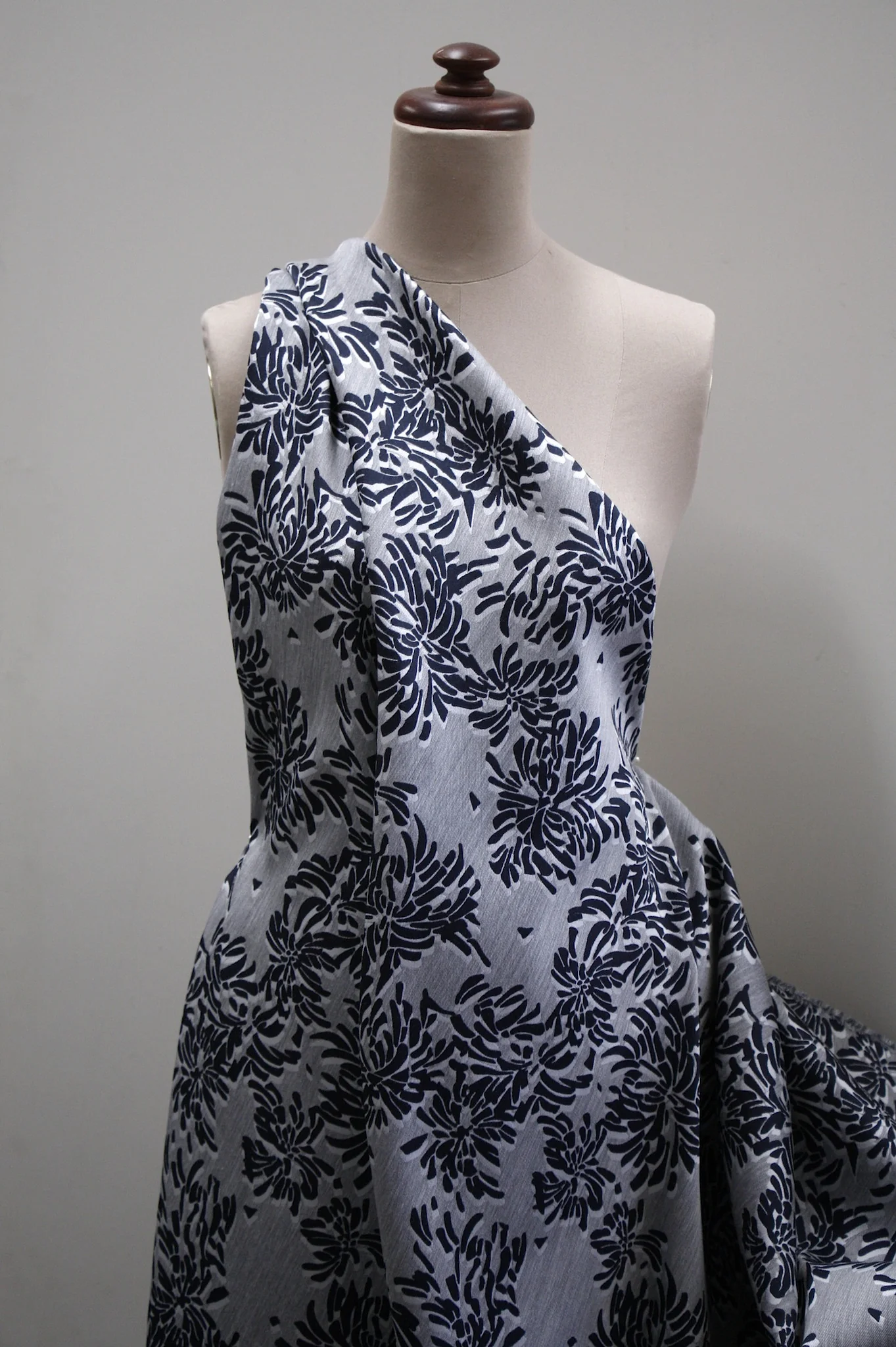 Colourless Fireworks Jacquard - Image 5