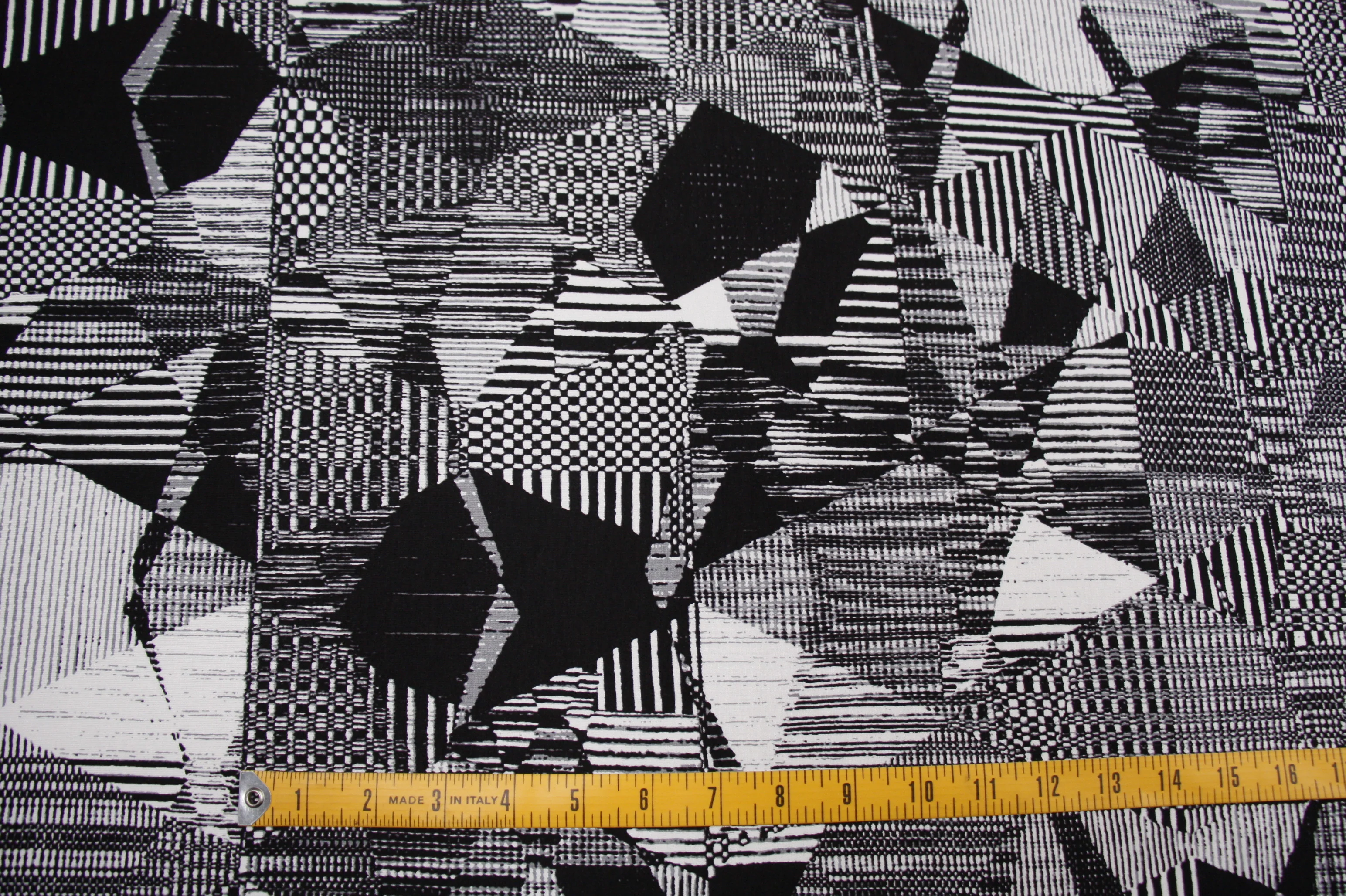 Confusion in B & W - Image 2