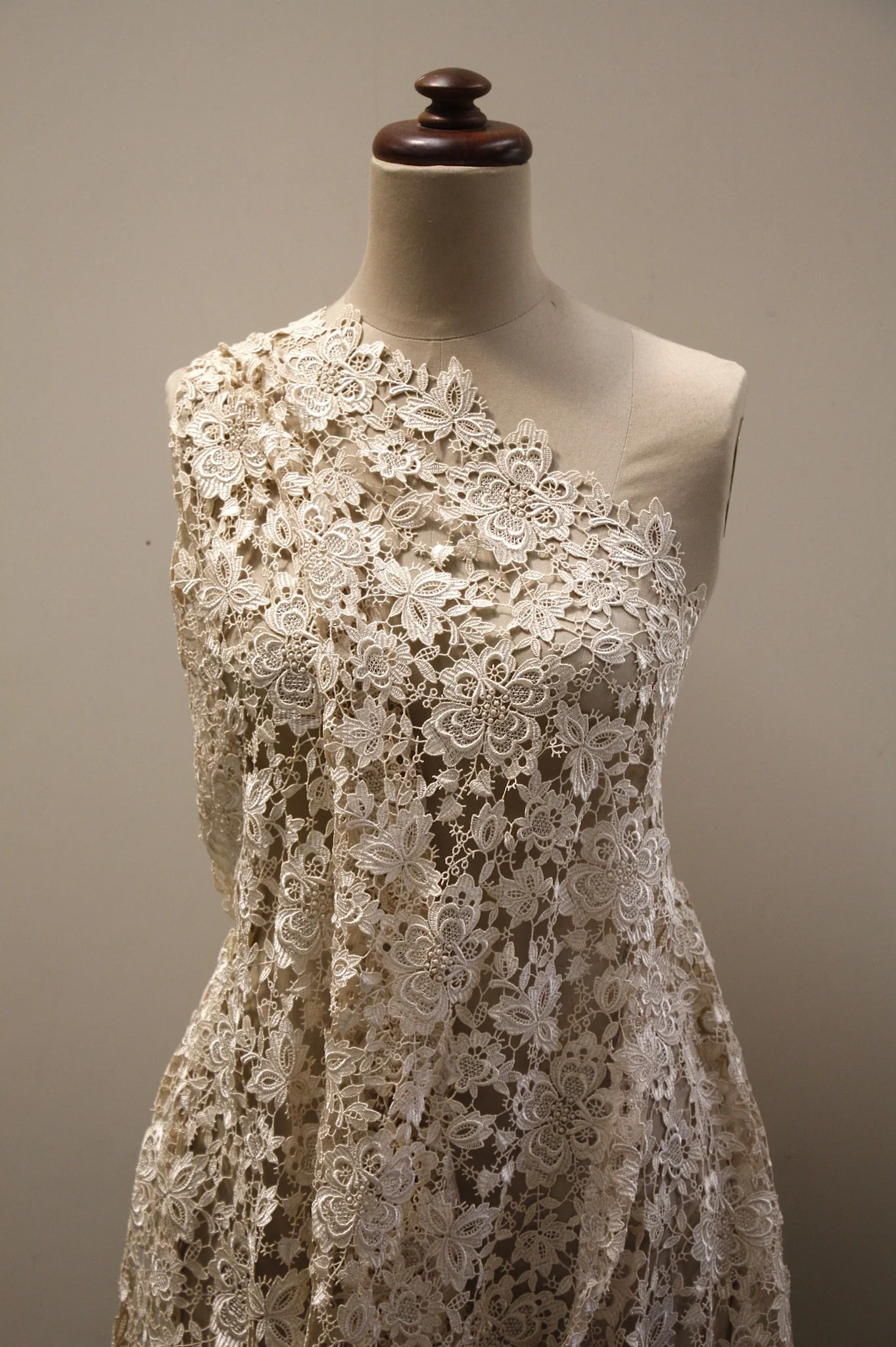 Champagne Giselle Guipure Lace - Image 5