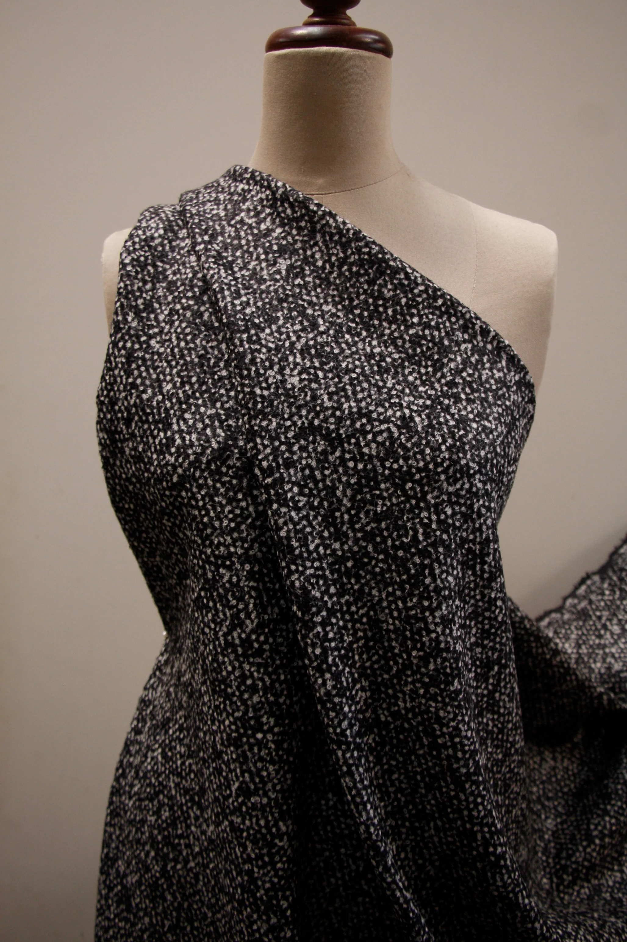 Curls in B & W - Image 5