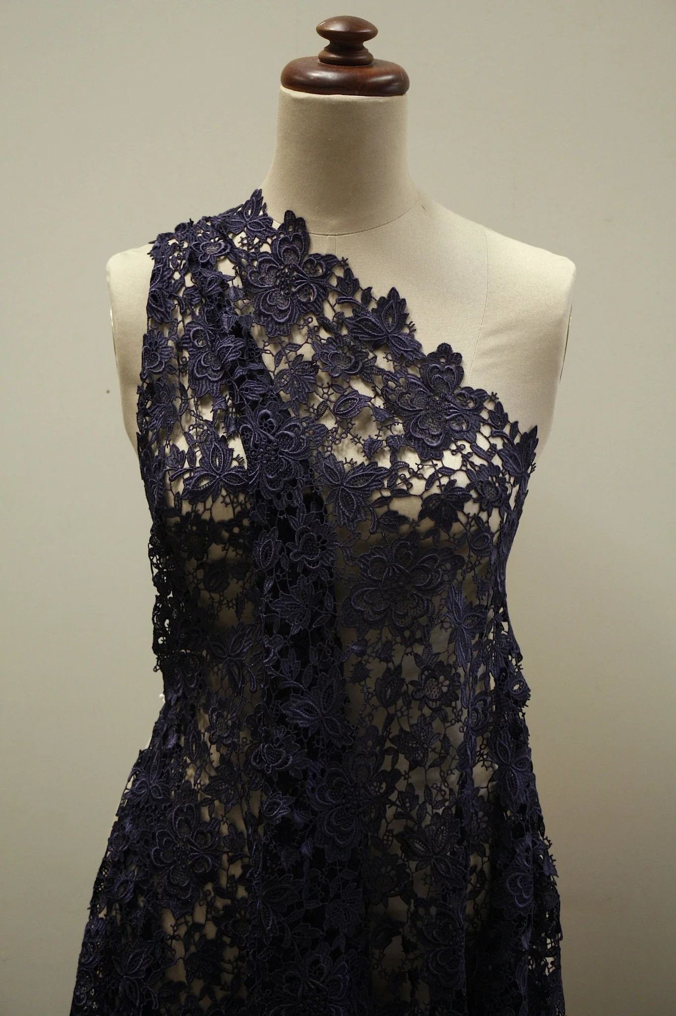 Navy Giselle Guipure Lace - Image 5